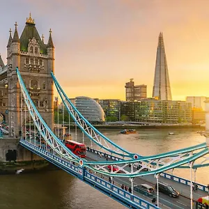 Tower Bridge Rainbow 3*, London United Kingdom
